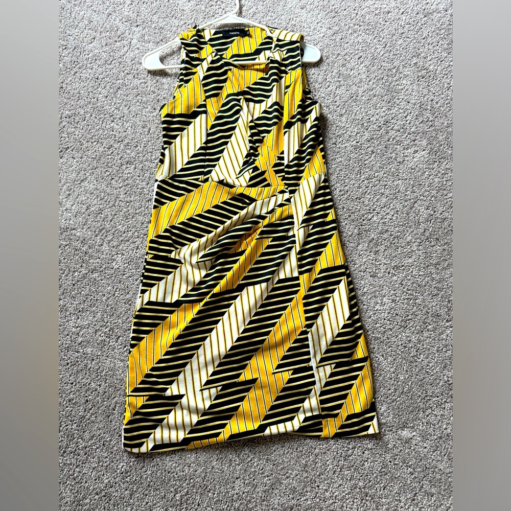Women dress sleeveless